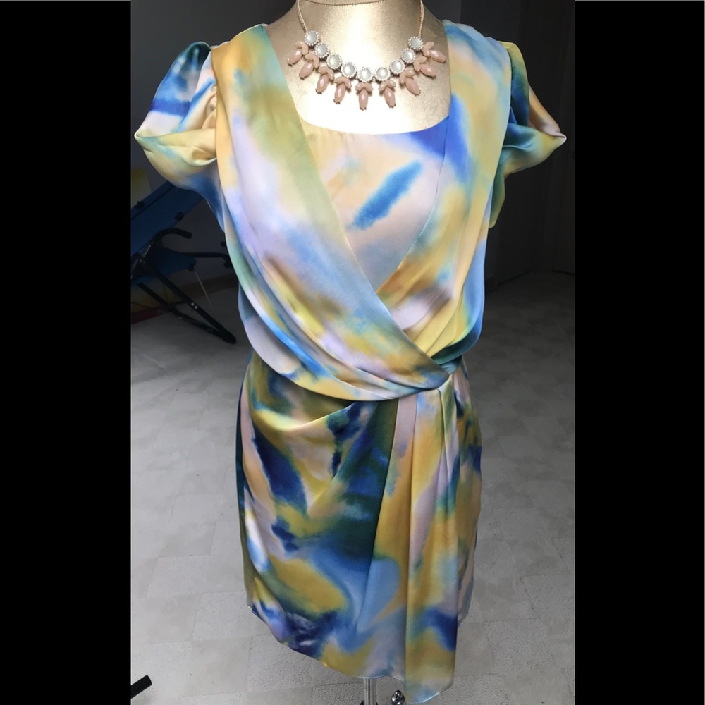 💙Vince Camuto Satin Wrap Dress Sz 2 NWOT 💛